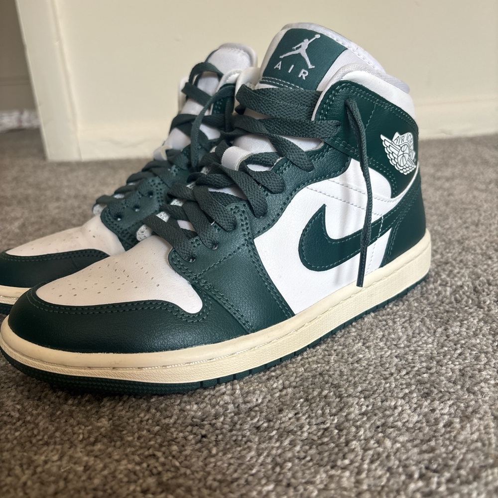 Jordan Low-Top Sneakers in White and Dark Green